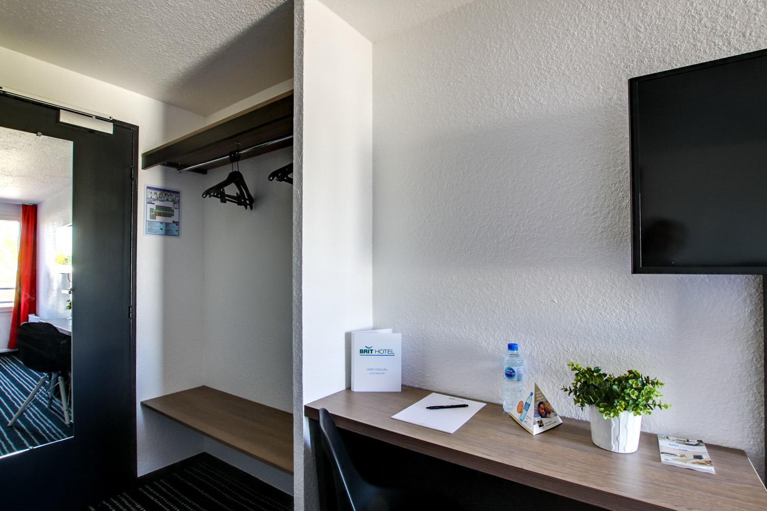 Brit Hotel Reims La Neuvillette Екстериор снимка