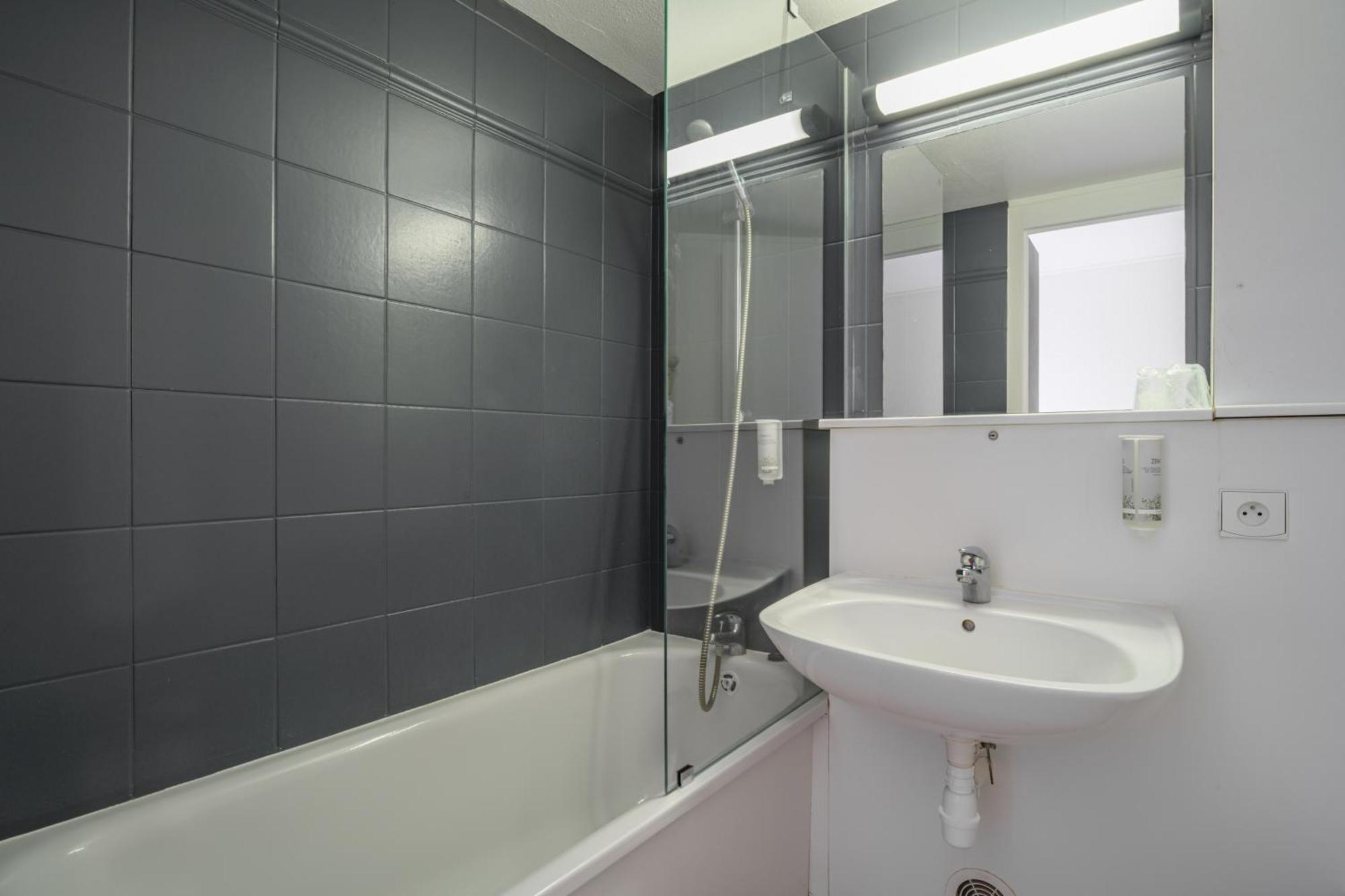 Brit Hotel Reims La Neuvillette Екстериор снимка